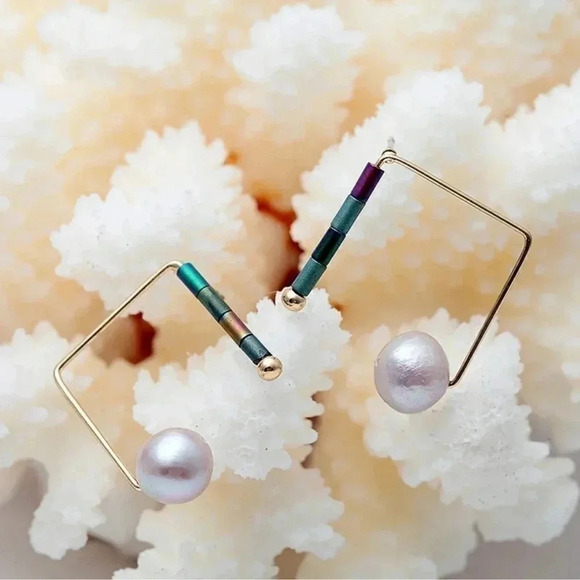 Pearl Stud Earrings Hematite Summer Beach Shell - Picture 7 of 8